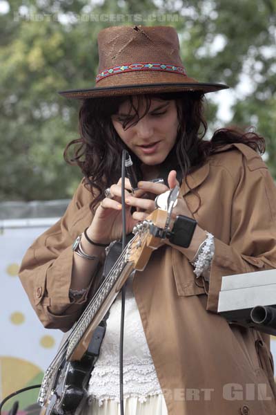 SOKO - 2011-09-11 - PARIS - Parc de Bagatelle - 